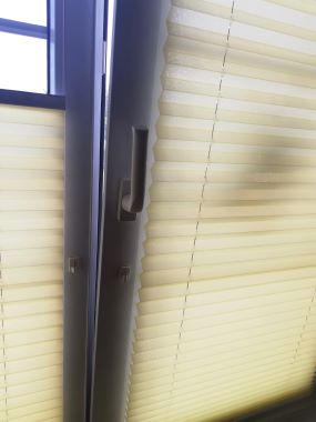 Plisé žalúzie: Elegantné a flexibilné riešenie tienenia okien